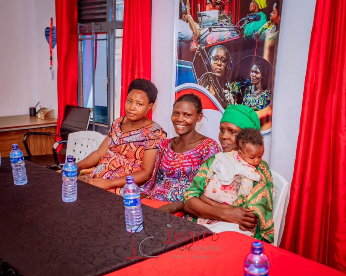 Photo: Abana Bacu brings two women’s groups together around children’s education
